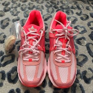 Nike Zoom Vomero 5 - Coral Chalk Hot Punch